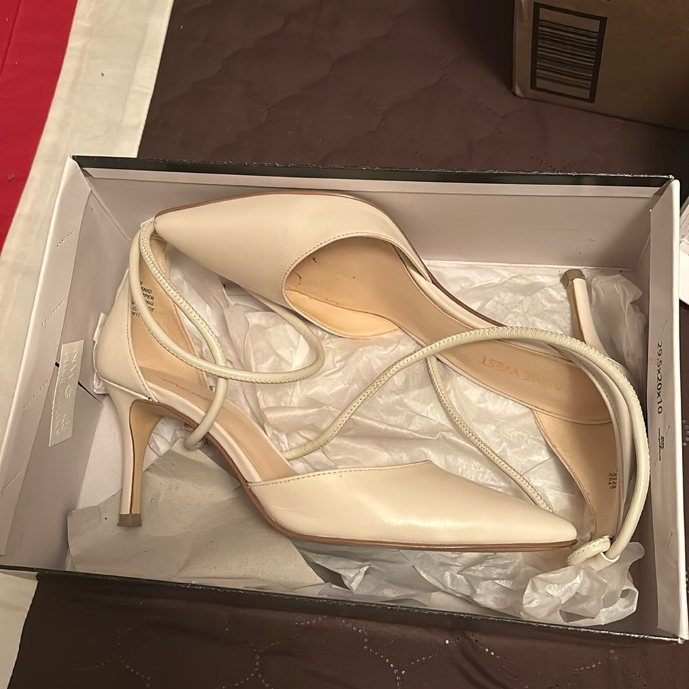 Nine West ankle tie heels bone colored size 7